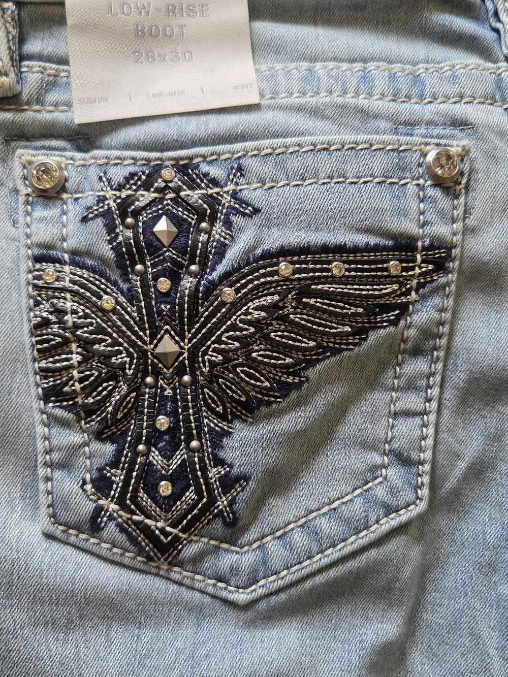 Low-Rise Light Blue Women's Jeans with Embroidered Wing Pocket